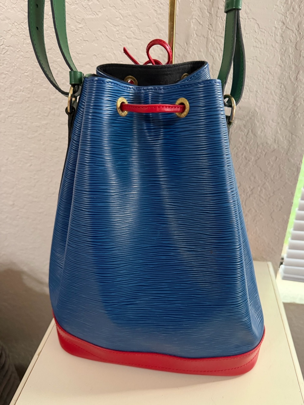 Louis Vuitton Epi Noe Bucket Bag - Picture 2 of 10